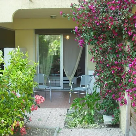 Apartment Le Lavandou, 2 Pieces, 5 Personnes - Fr-1-713-154 *