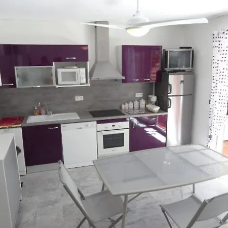 Apartment Le Lavandou, 2 Pieces, 5 Personnes - Fr-1-713-154