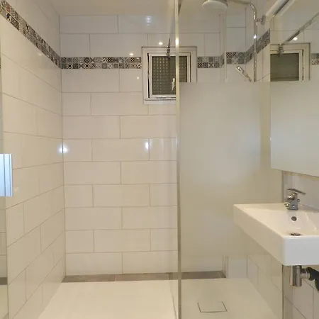 Le Lavandou, 2 Pieces, 5 Personnes - Fr-1-713-154 Apartment