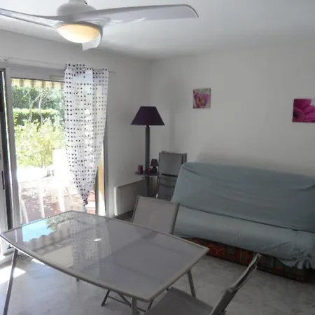Le Lavandou, 2 Pieces, 5 Personnes - Fr-1-713-154 Apartment